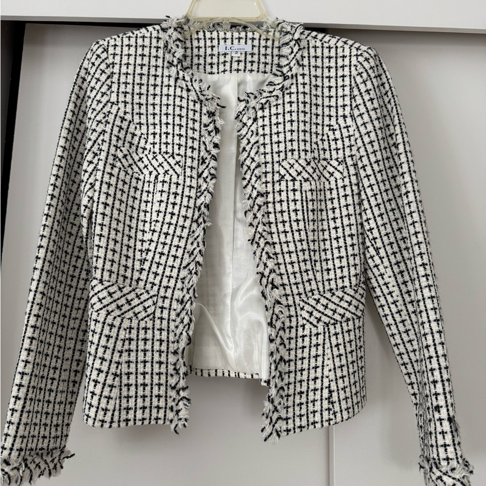 Stylish Black and White Blazer with Cropped Design